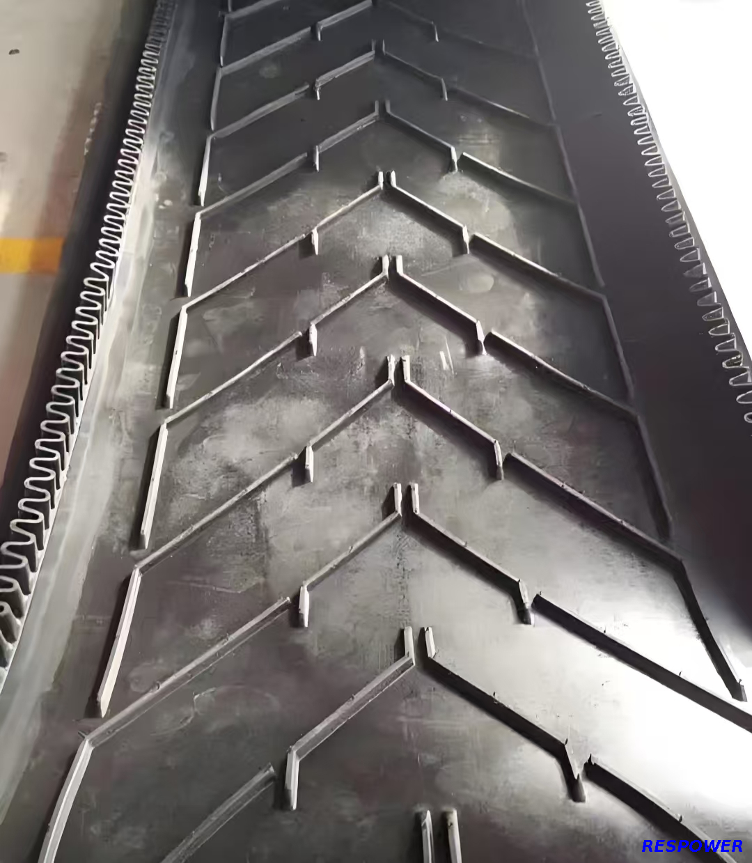 Chevron Conveyor Belt/Rubber Conveyor Belt/Herringbone Anti-skid Conveyor Belt/High Wear Resistance