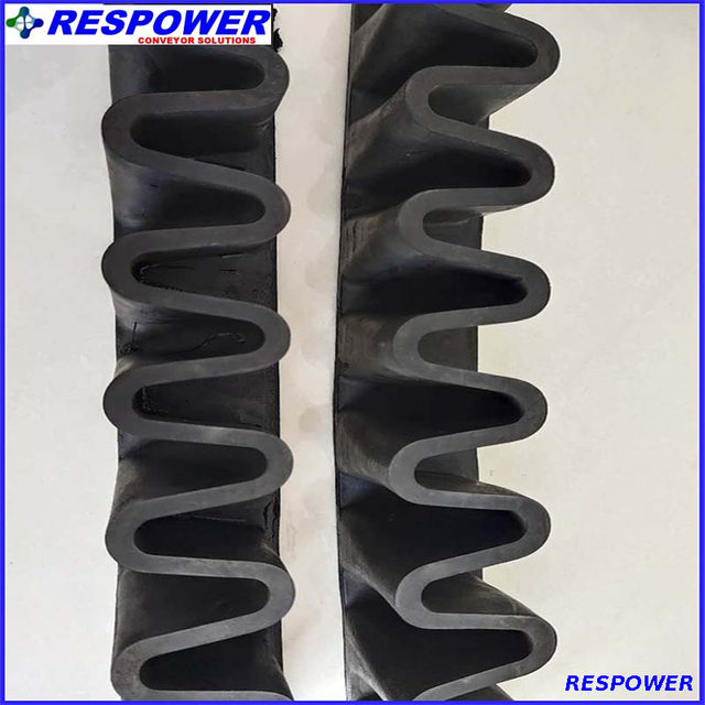 Premium Quality/molded Edge/black Sidewall with 10Mpa Rubber Conveyor Belt